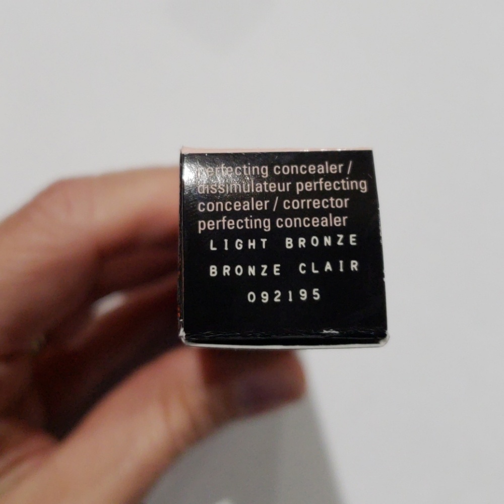 Mary Kay perfecting concealer - Picture 2 of 4